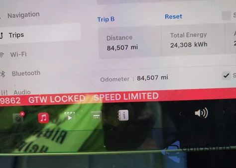 2023 Tesla Model Y Awd/Long Range Dual Motor All-Wheel Drive из США, поврежденный, VIN 7SAYGDEE4PF749862